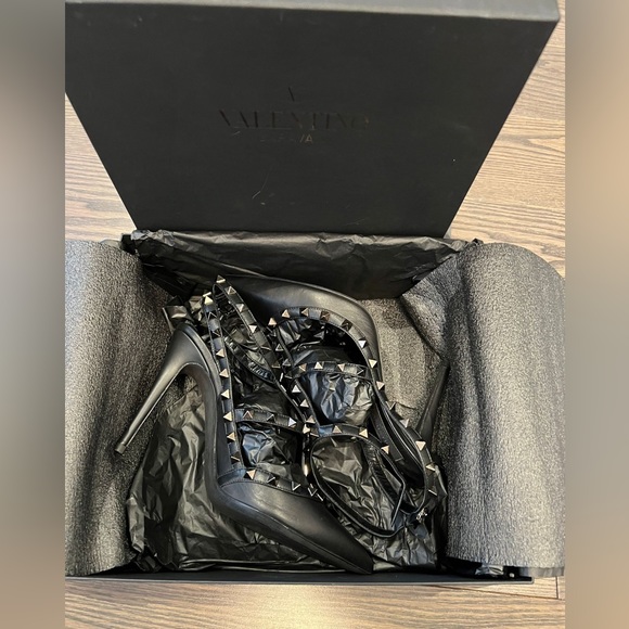 Valentino Rockstud Ankle Strap Pump With Tonal Studs 100MM - excellent condition - Picture 4 of 5
